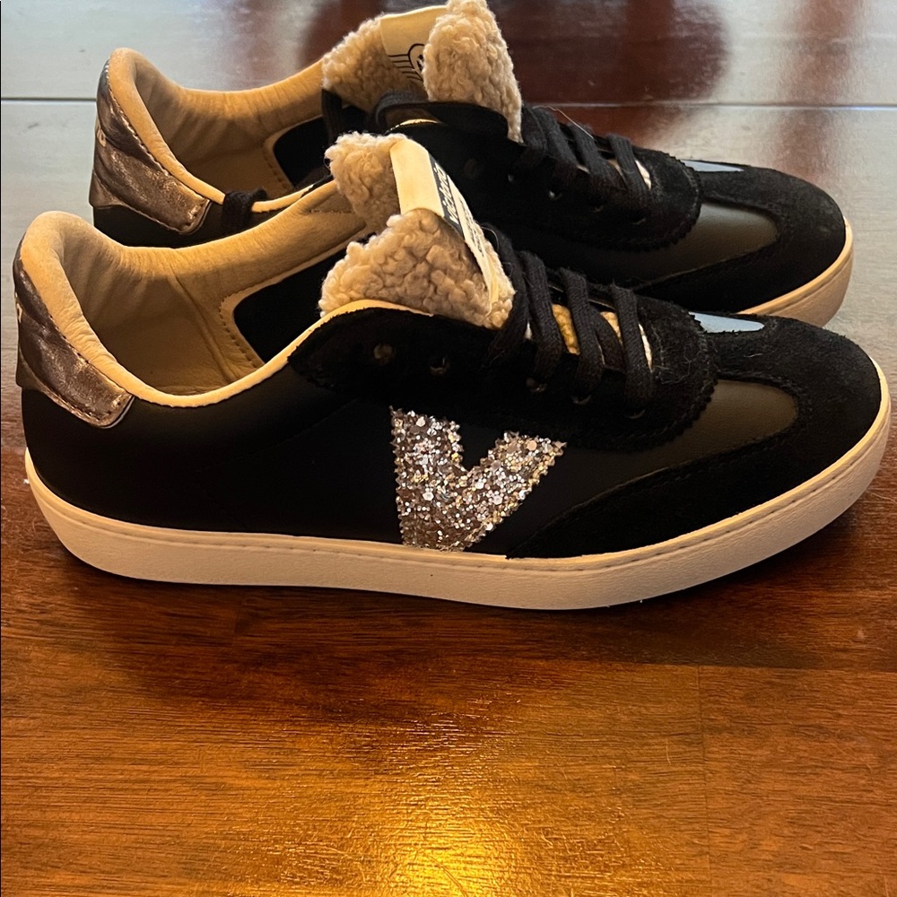 V-Logo Black and Silver Women's Sneakers